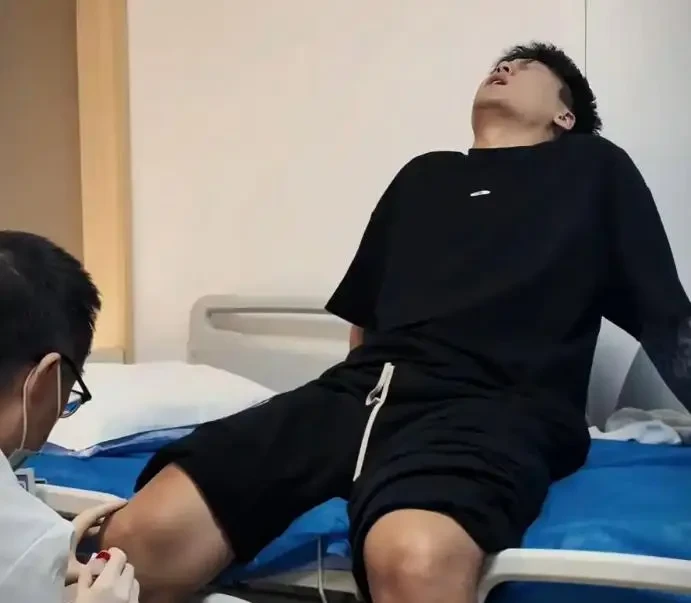 退役篮球运动员如何进行长期的伤病治疗和康复？
